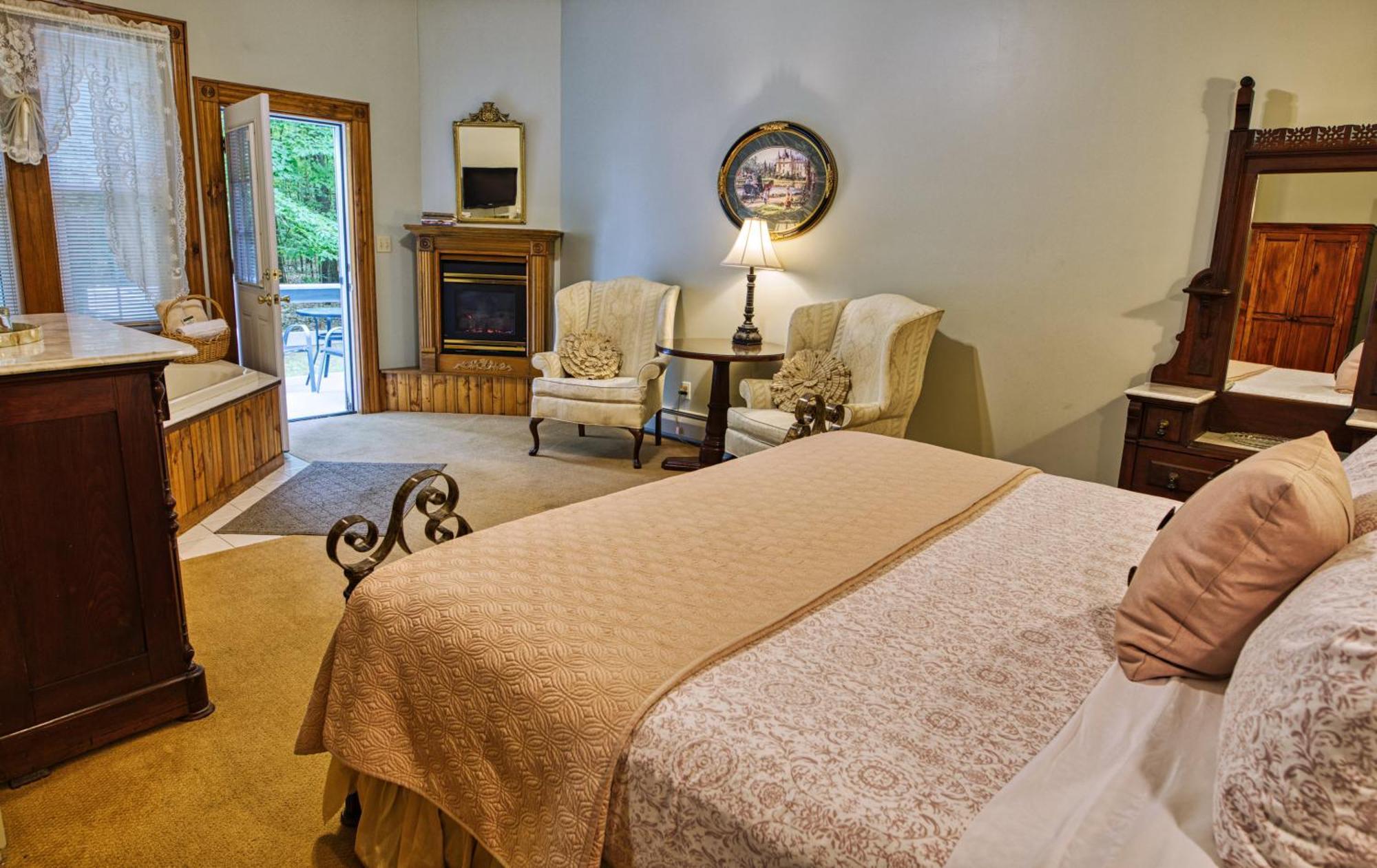 Rockwell Falls Inn And Wine Bar Lake Luzerne Buitenkant foto
