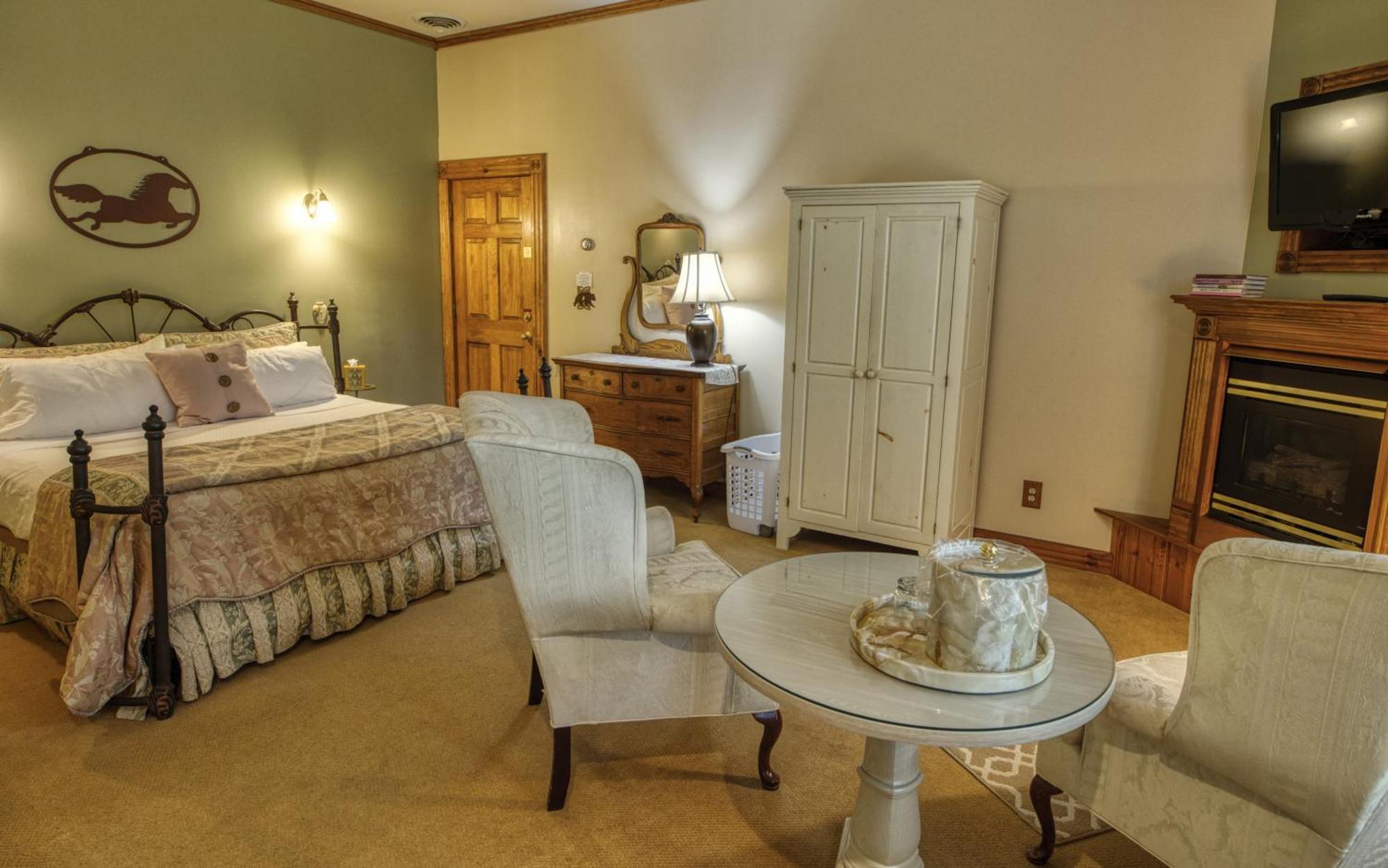 Rockwell Falls Inn And Wine Bar Lake Luzerne Kamer foto