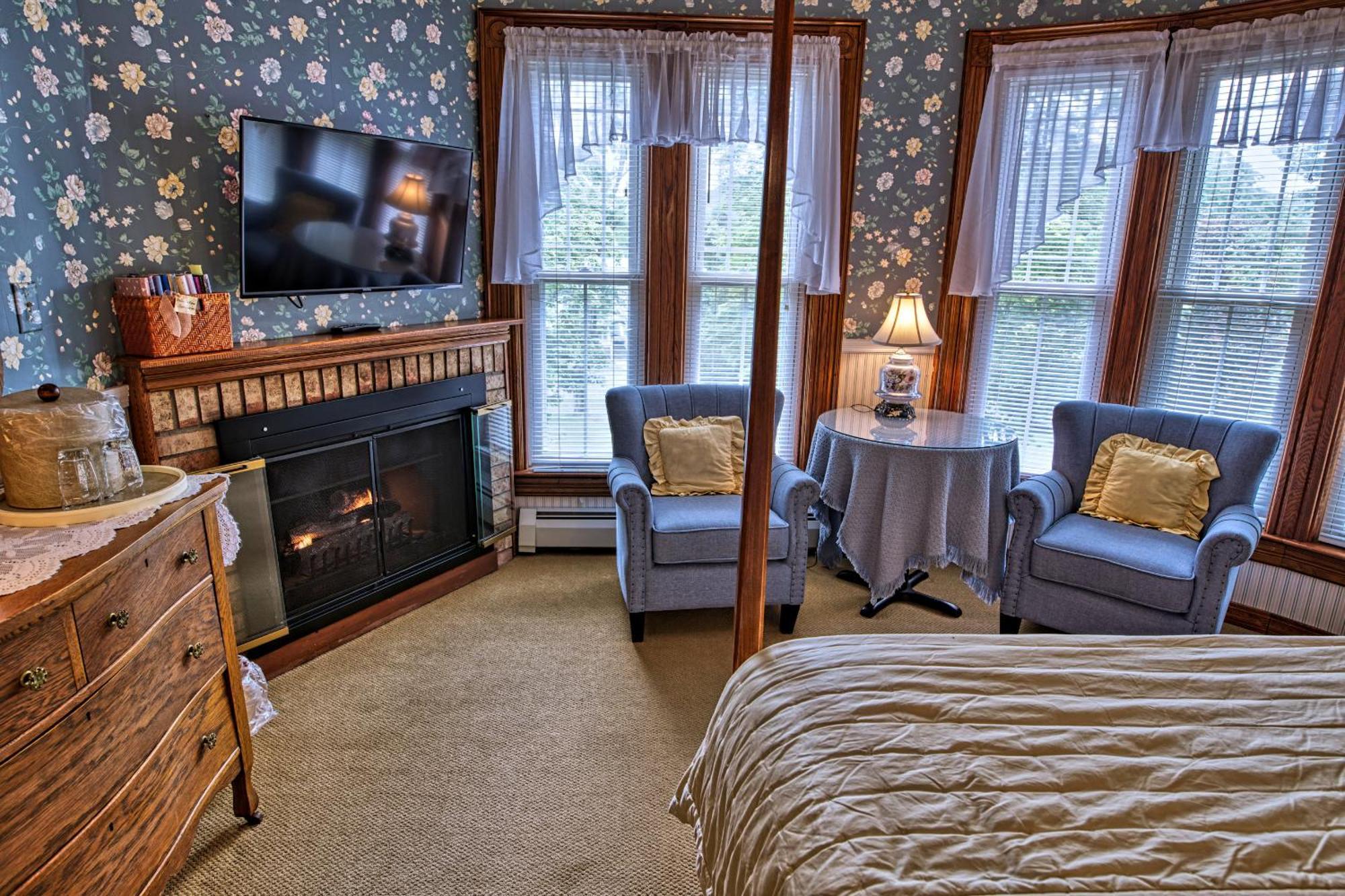 Rockwell Falls Inn And Wine Bar Lake Luzerne Kamer foto