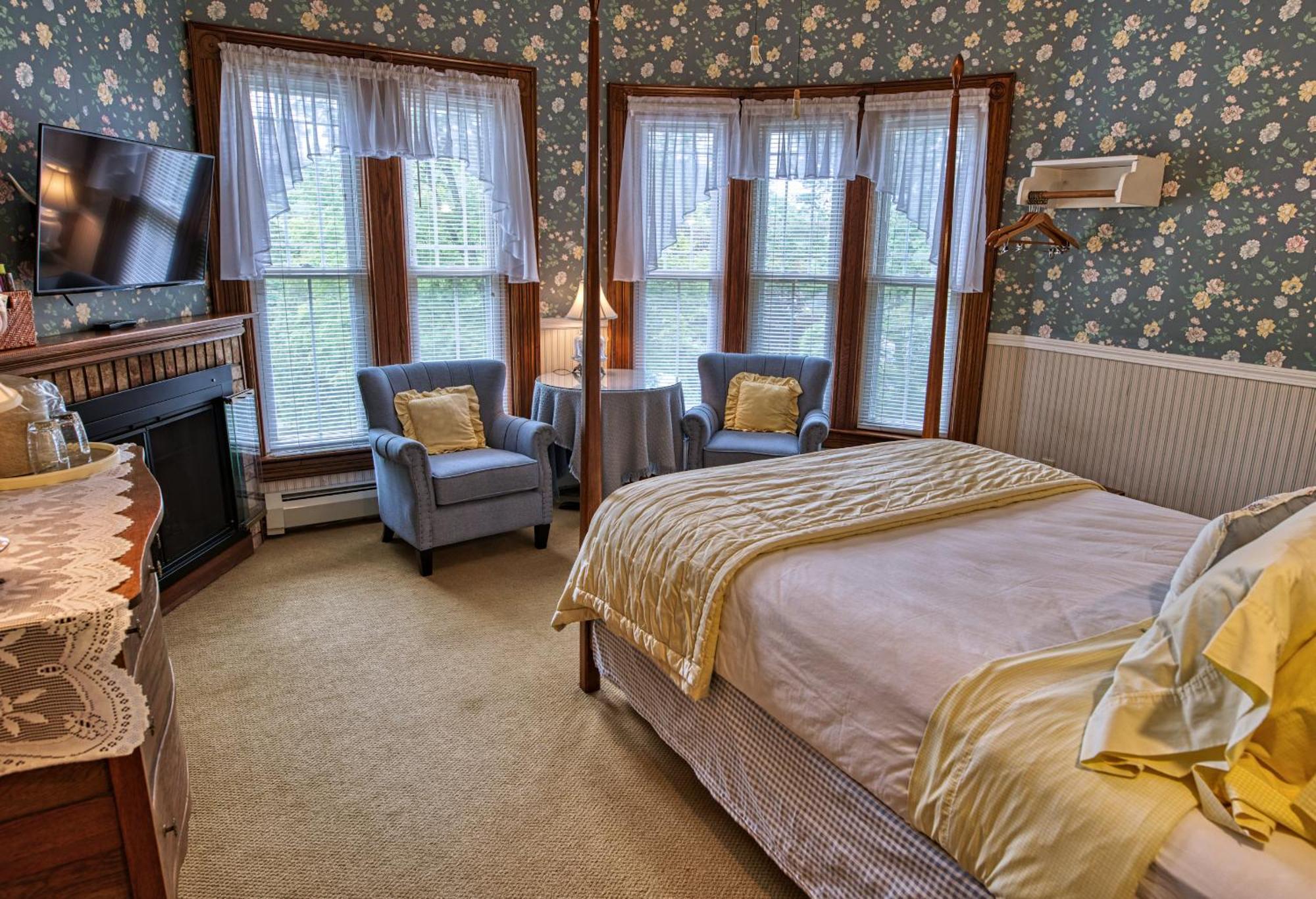 Rockwell Falls Inn And Wine Bar Lake Luzerne Kamer foto