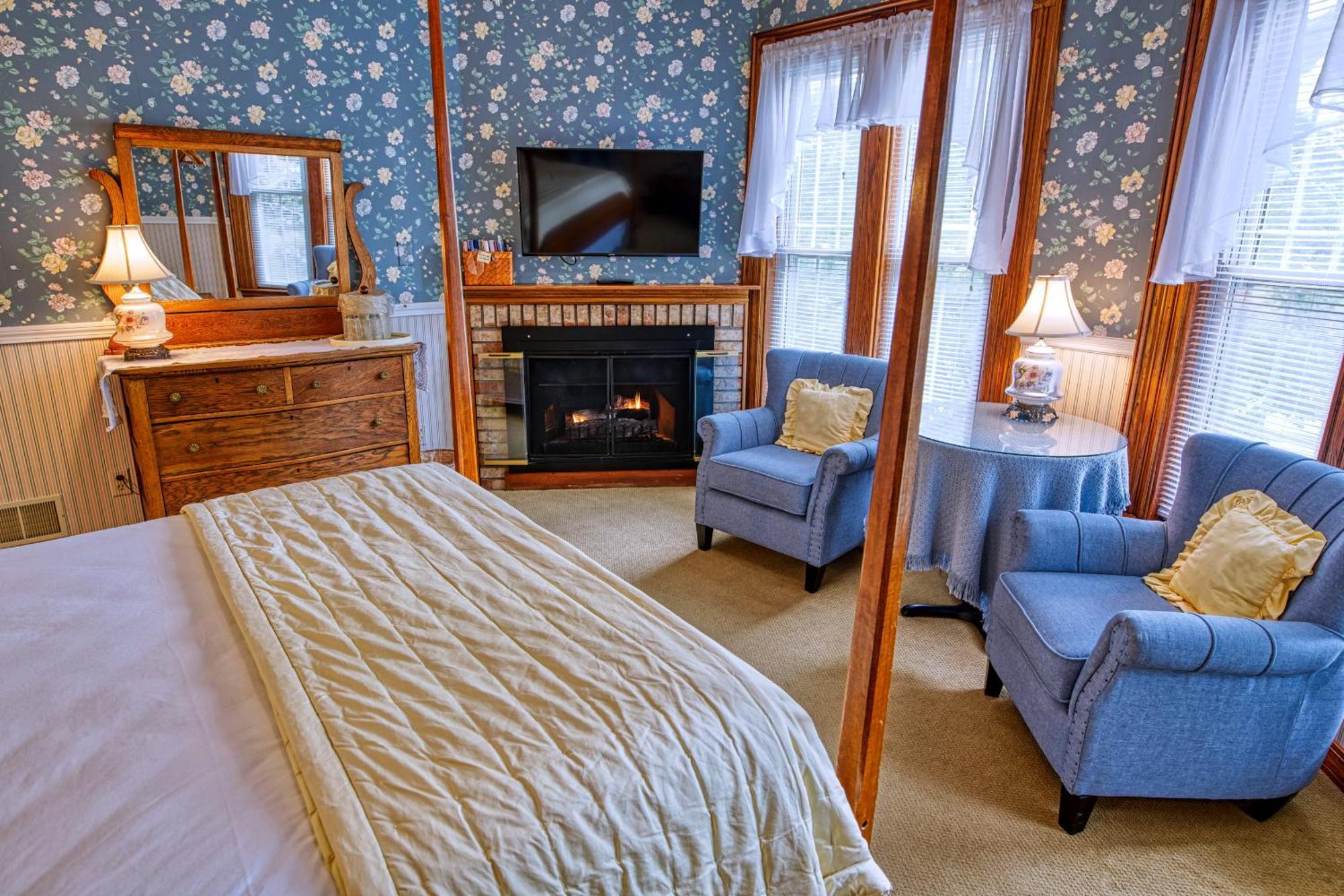 Rockwell Falls Inn And Wine Bar Lake Luzerne Kamer foto