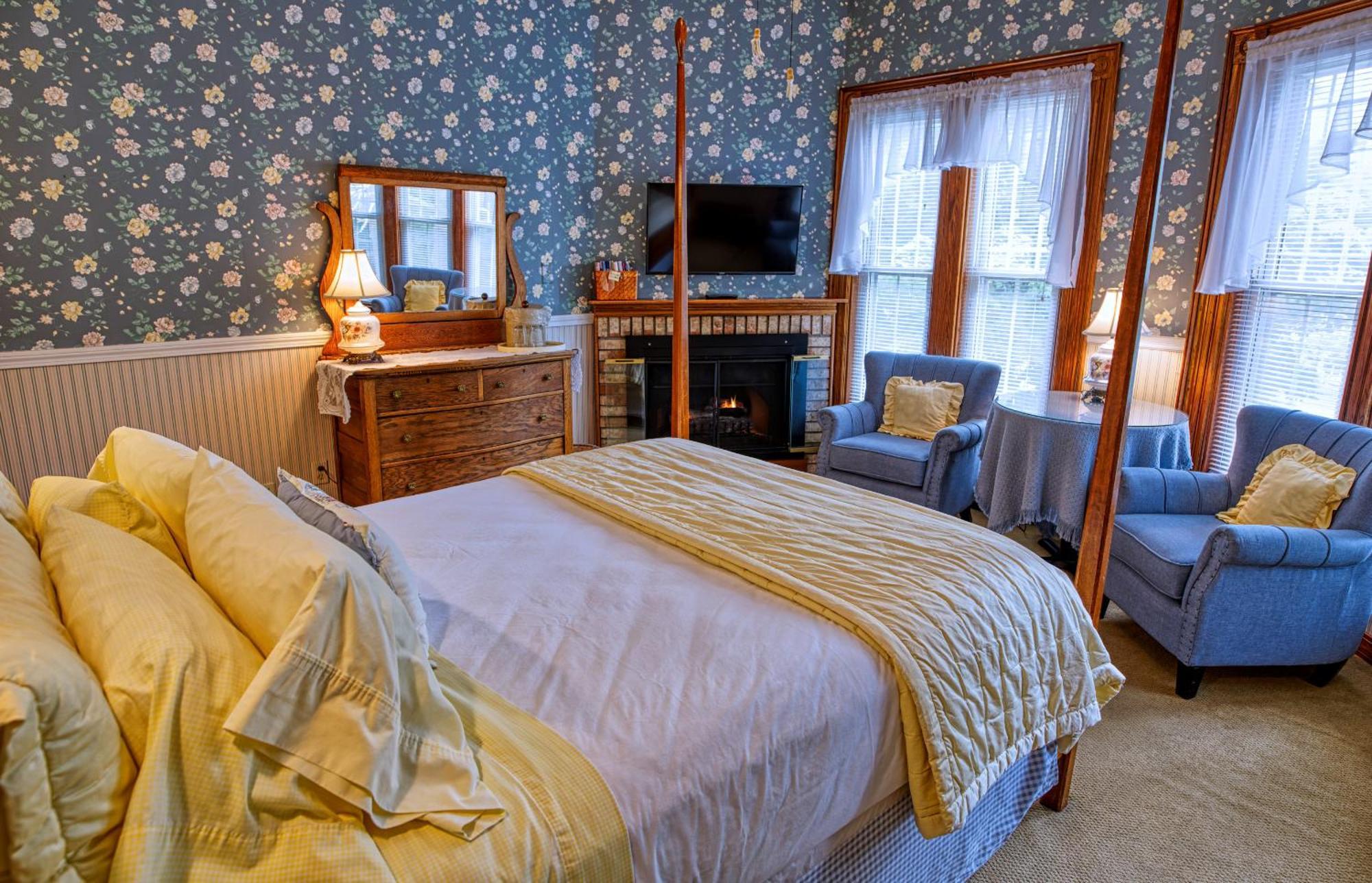 Rockwell Falls Inn And Wine Bar Lake Luzerne Kamer foto