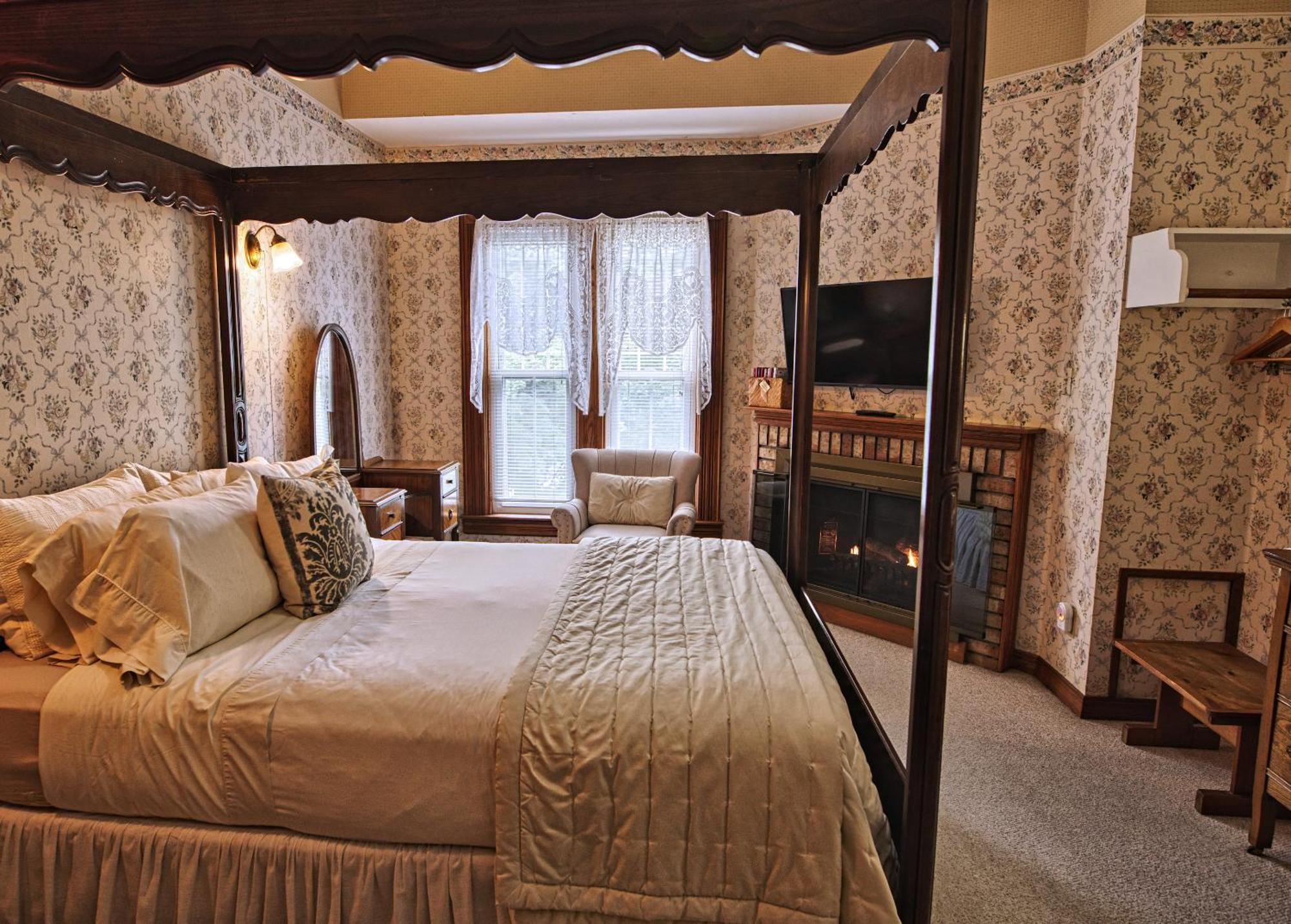 Rockwell Falls Inn And Wine Bar Lake Luzerne Kamer foto