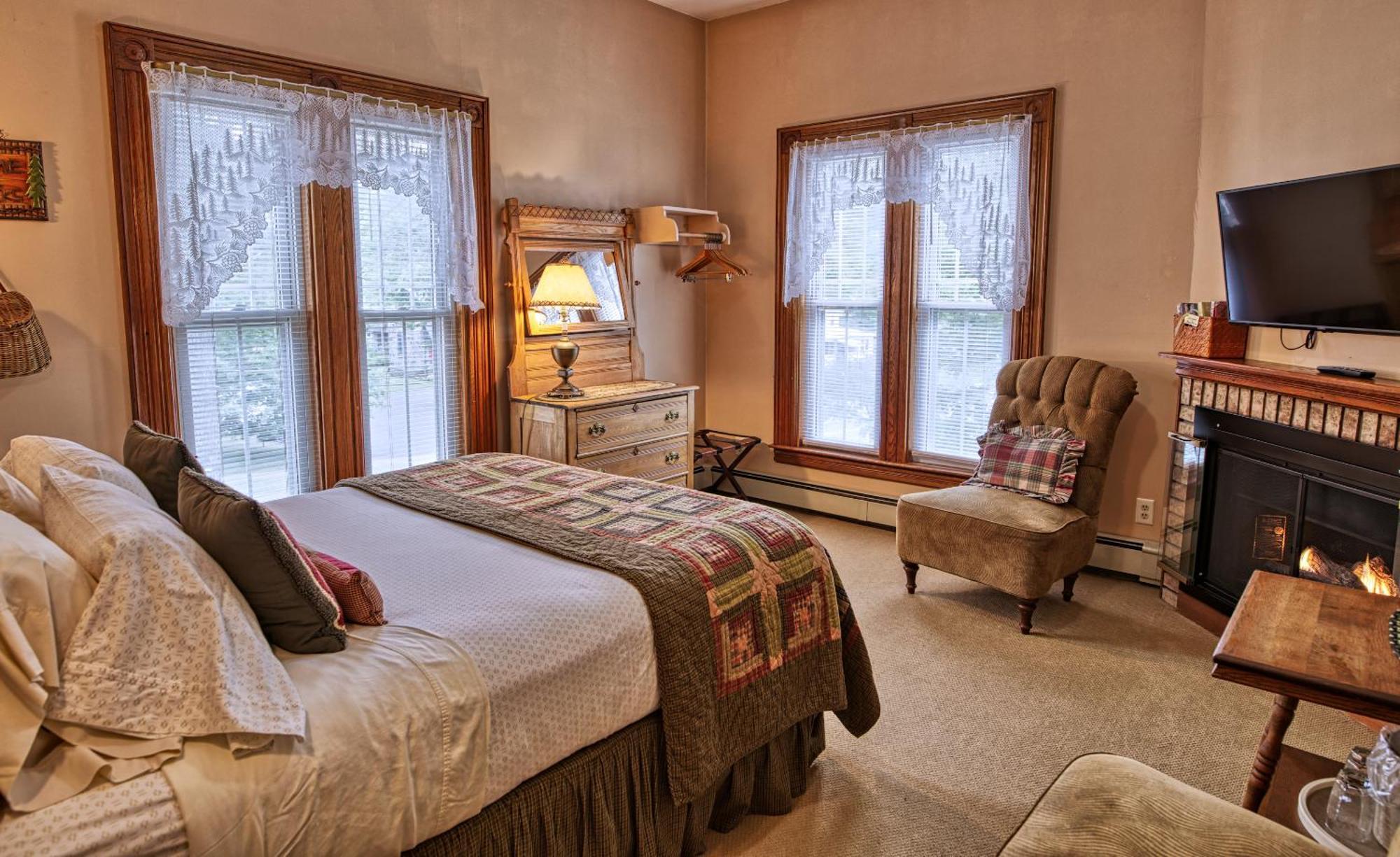 Rockwell Falls Inn And Wine Bar Lake Luzerne Kamer foto