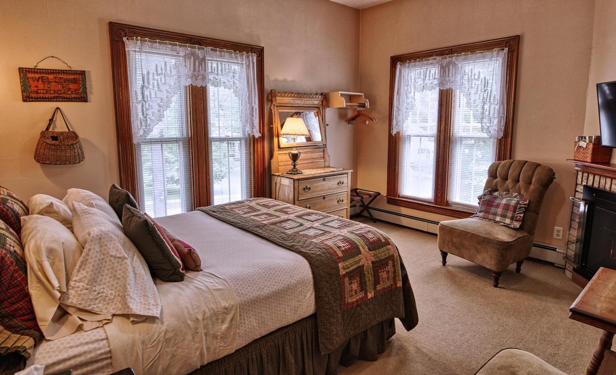 Rockwell Falls Inn And Wine Bar Lake Luzerne Kamer foto