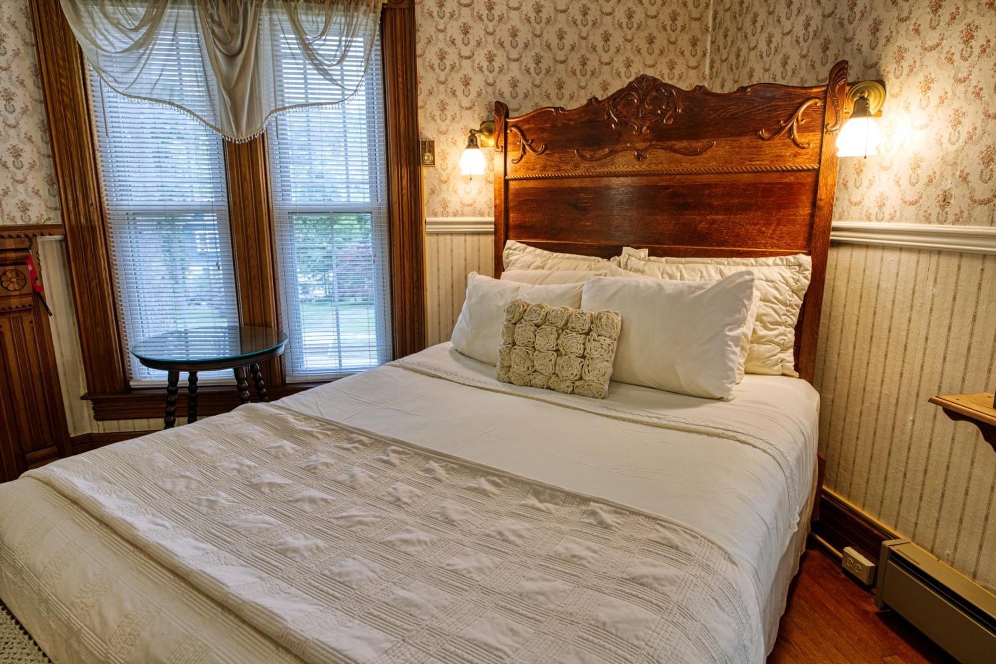 Rockwell Falls Inn And Wine Bar Lake Luzerne Kamer foto