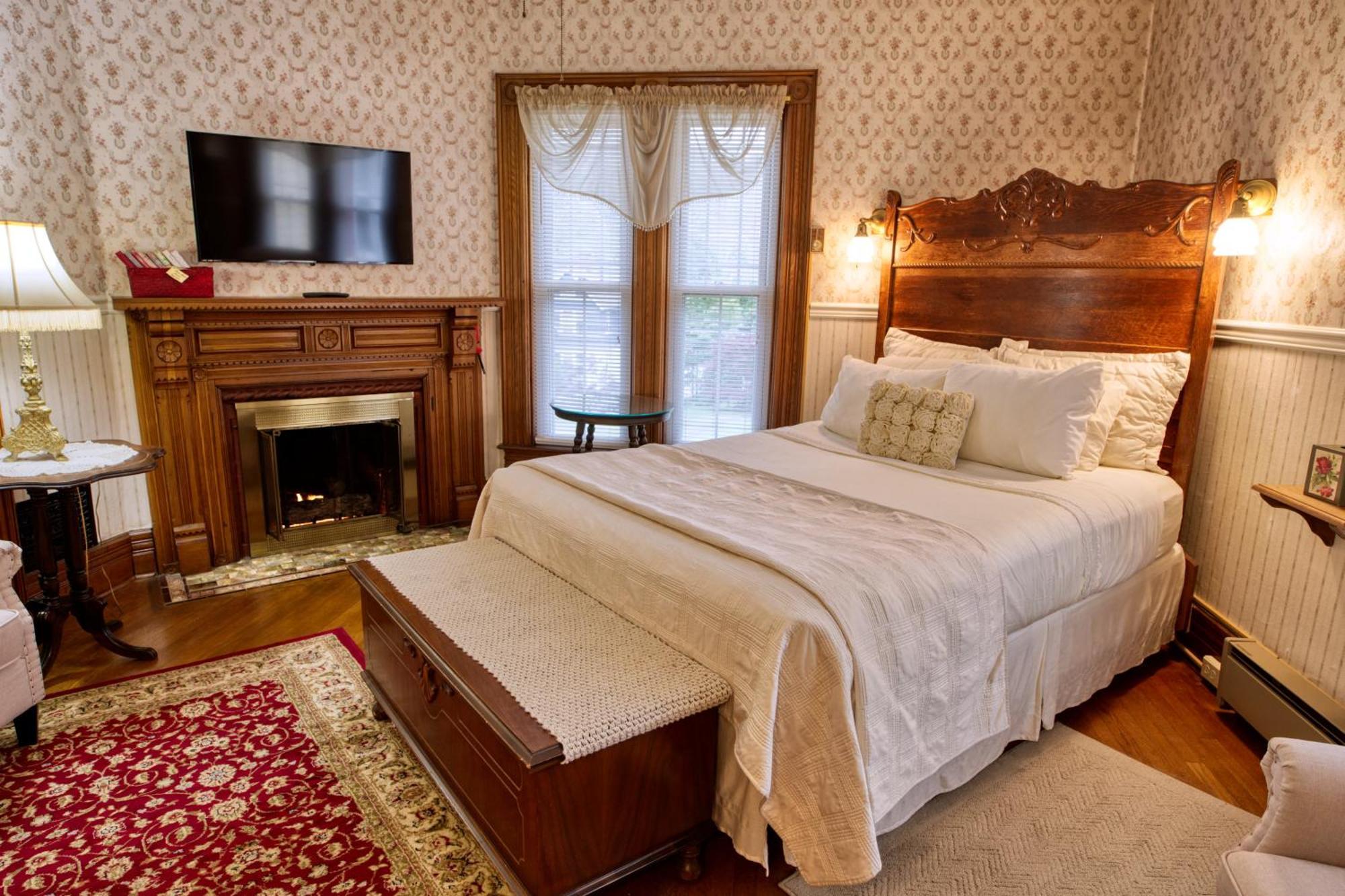 Rockwell Falls Inn And Wine Bar Lake Luzerne Kamer foto