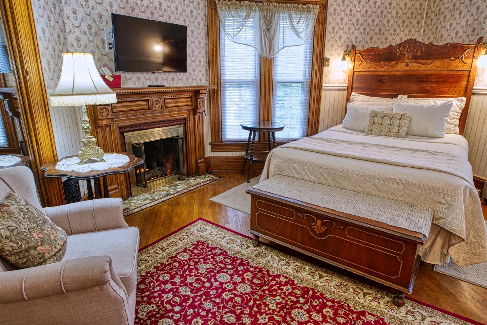 Rockwell Falls Inn And Wine Bar Lake Luzerne Kamer foto