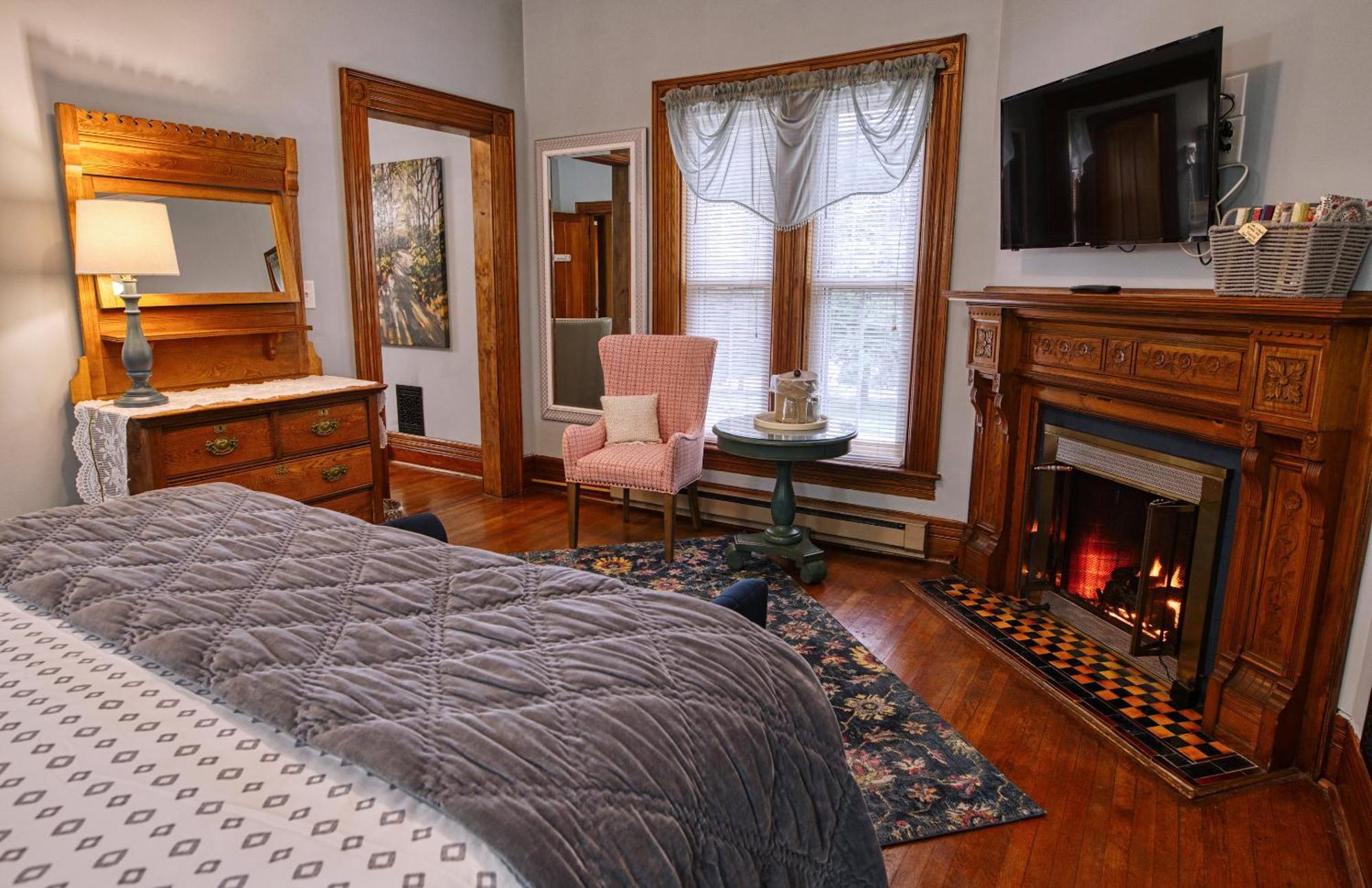 Rockwell Falls Inn And Wine Bar Lake Luzerne Kamer foto