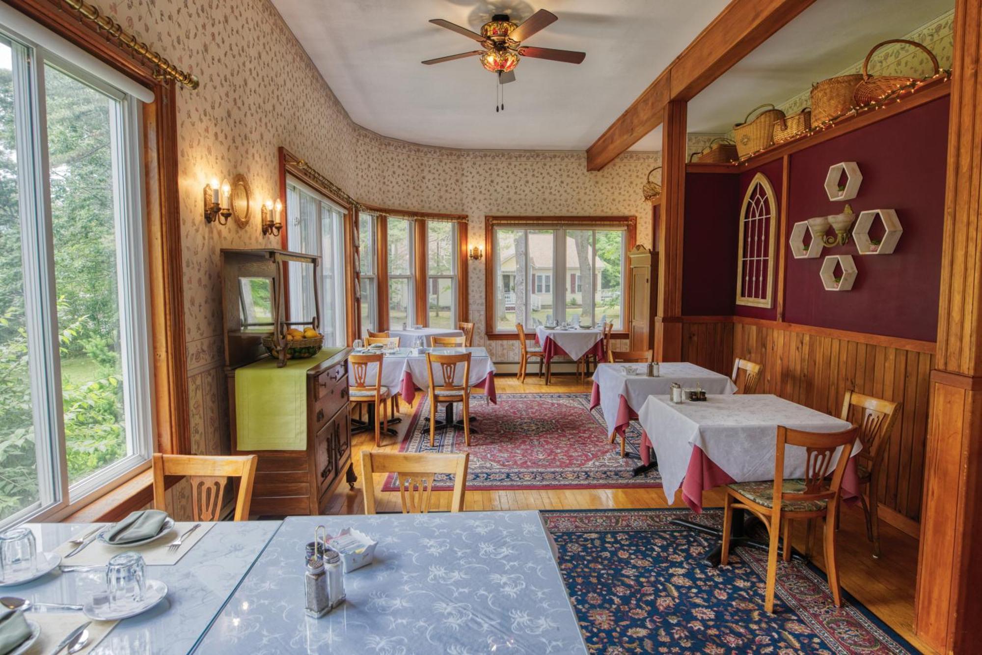 Rockwell Falls Inn And Wine Bar Lake Luzerne Buitenkant foto