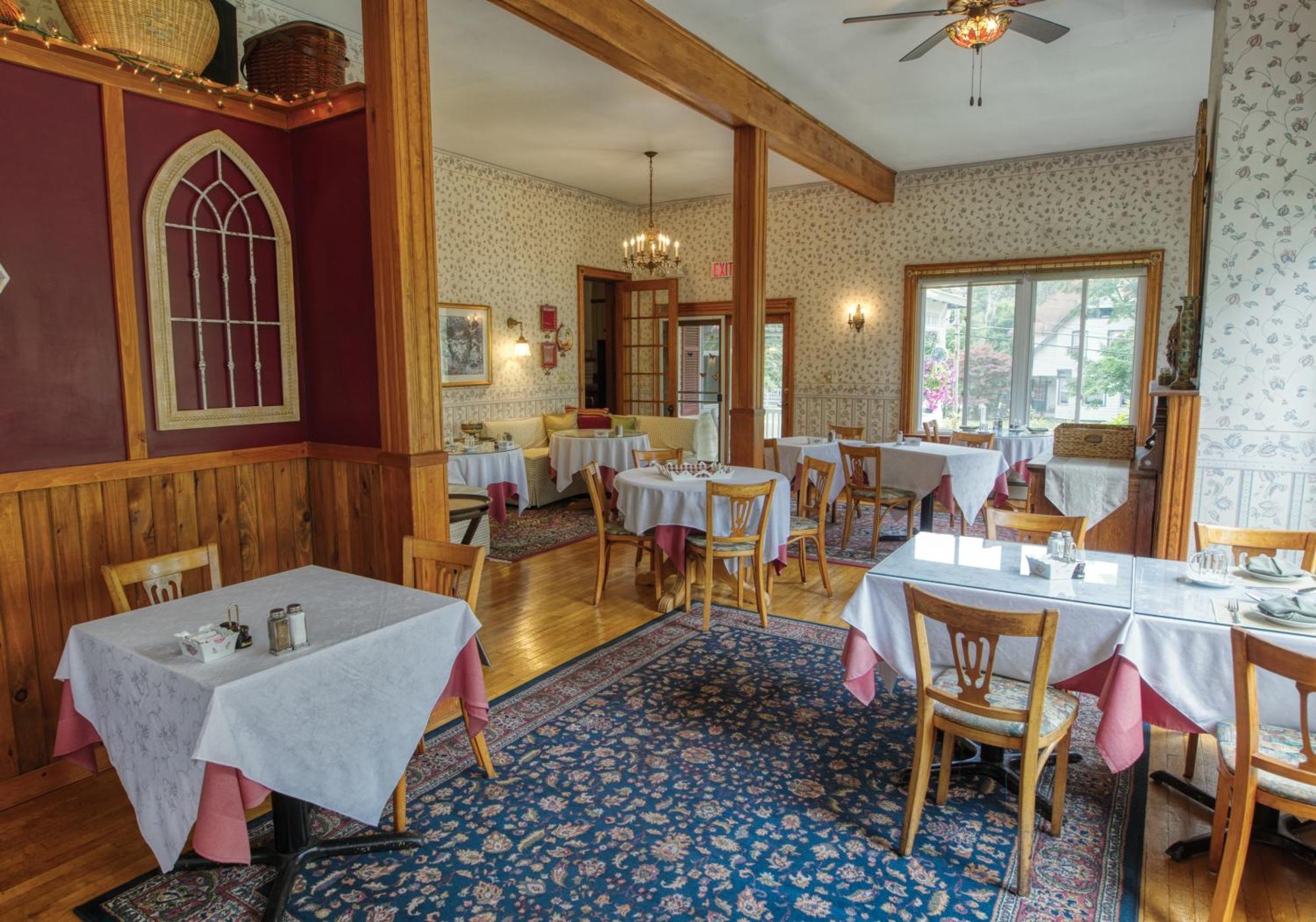 Rockwell Falls Inn And Wine Bar Lake Luzerne Buitenkant foto