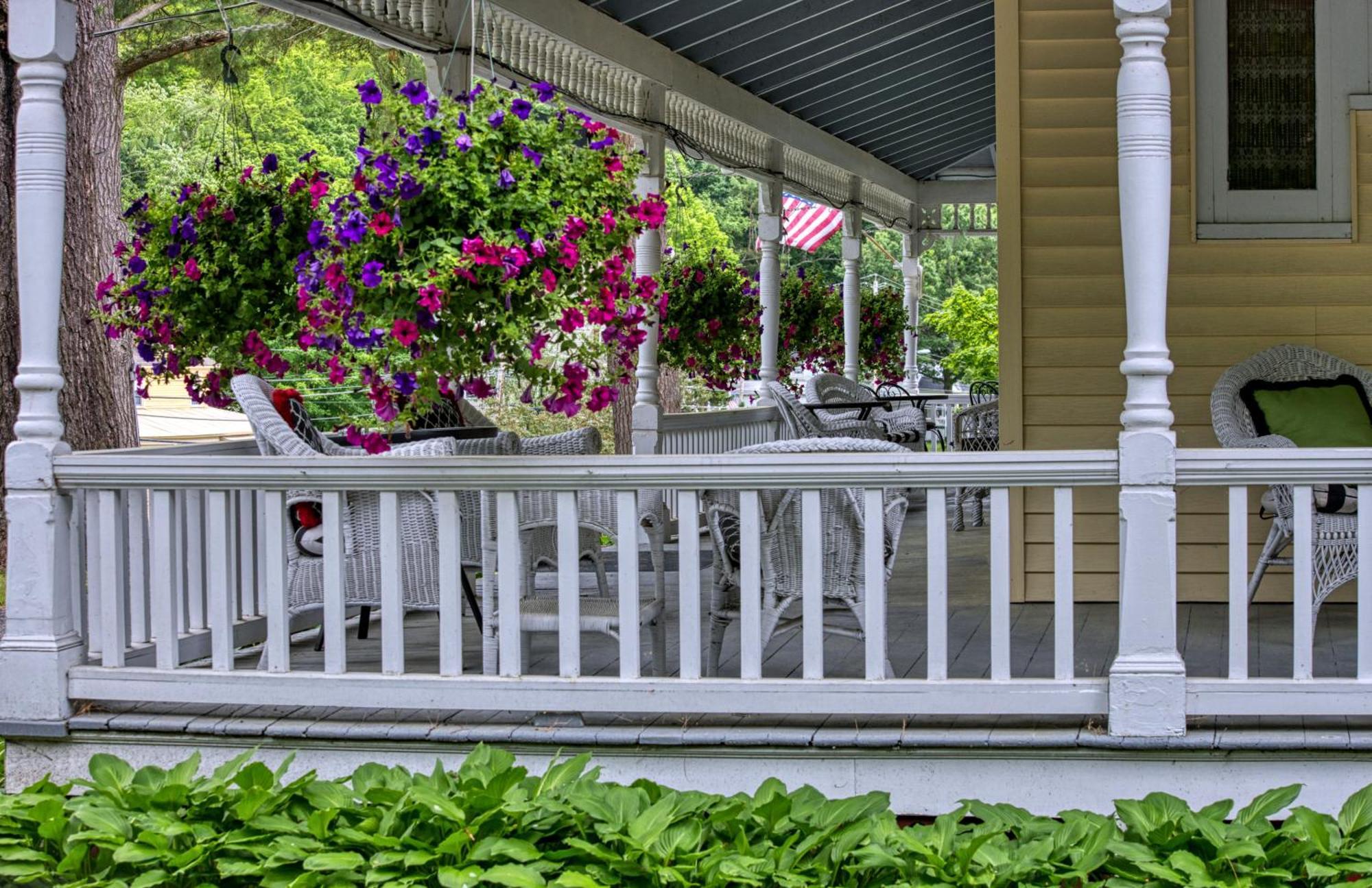 Rockwell Falls Inn And Wine Bar Lake Luzerne Buitenkant foto