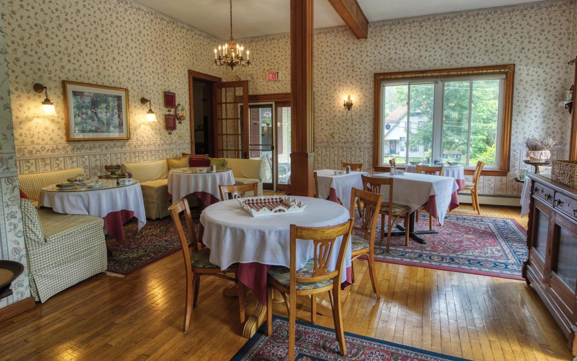 Rockwell Falls Inn And Wine Bar Lake Luzerne Buitenkant foto