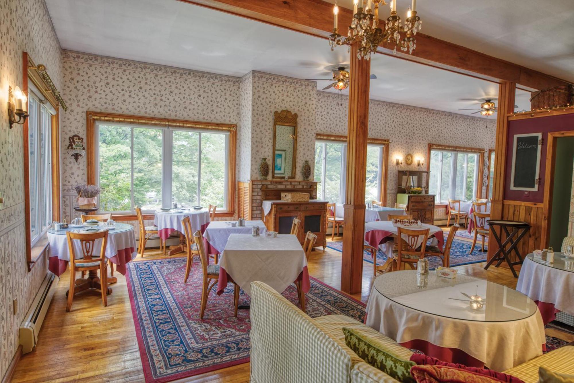 Rockwell Falls Inn And Wine Bar Lake Luzerne Buitenkant foto